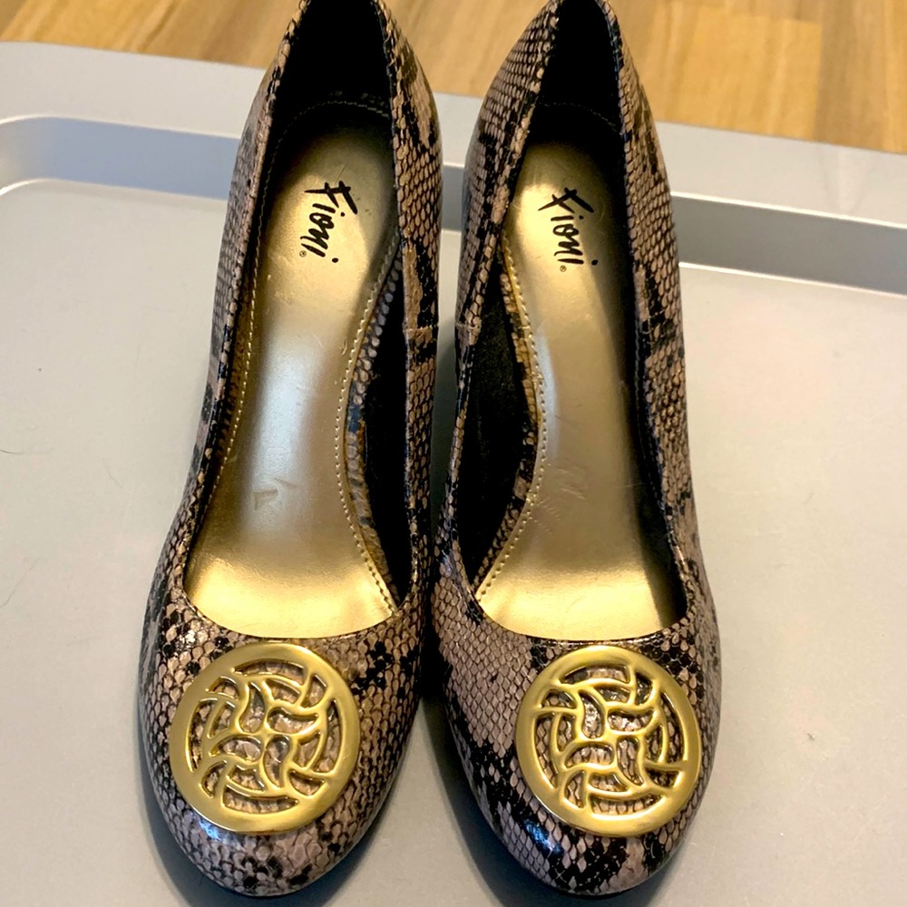 Wedge shoes NWOT